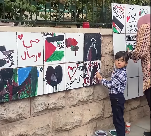 نقاشی ها و نامه هایی از امان به غزه